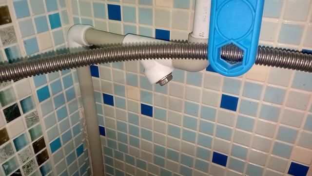 Слабый напор горячей воды из крана смесителя, как устранить. смотреть онлайн