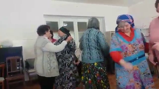Клуб пожилых людей Улыбка смотреть онлайн