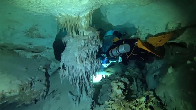 A dive to the Grey Pool - Abaco 2023 Day 2 смотреть онлайн