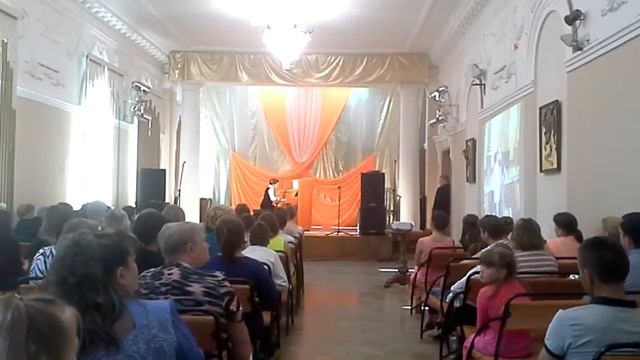 Ксения играет на пианино смотреть онлайн