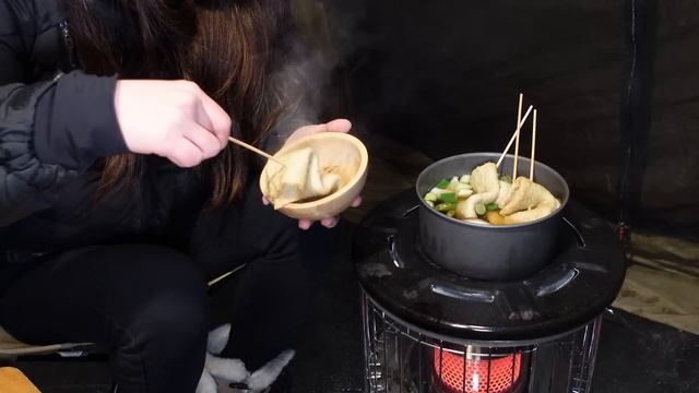 [141캠핑] 꽁꽁 언 얼음 위에서 신나는 빙박 솔캠｜빙어 낚시는 처음인데?!｜빙박지 추천｜빙박 난방｜빙어튀김 смотреть онлайн