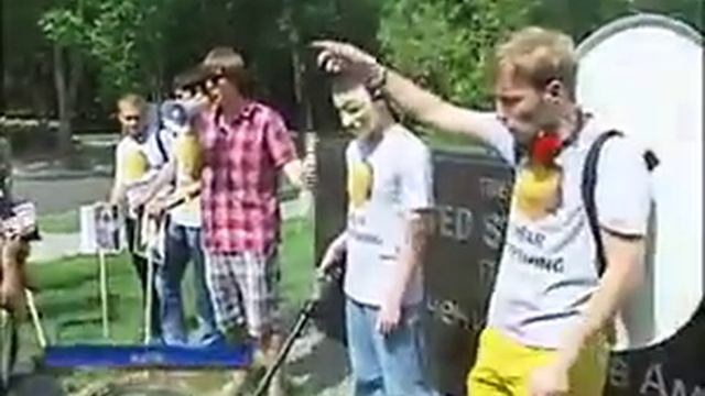 Украинские интернет пользователи пикетировали посольство США смотреть онлайн