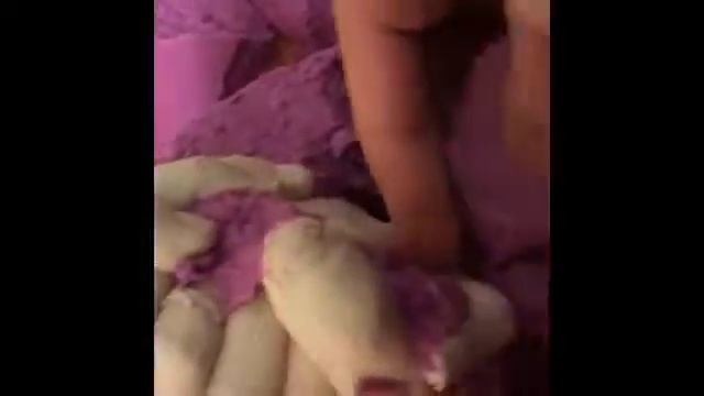 Слепок рук влюбленной пары смотреть онлайн