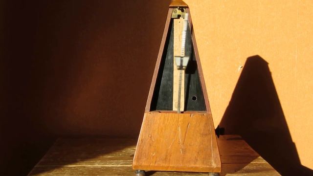 ANTIQUE METRONOME DE MAELZEL смотреть онлайн