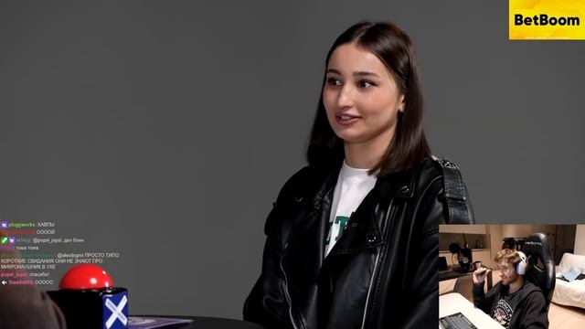 Кореш смотрит '' 20 ДЕВУШЕК VS Я С МИКРО-НАУШНИКОМ '' смотреть онлайн