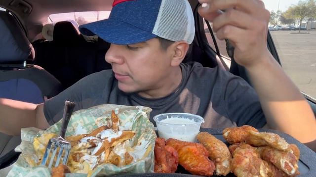 Eating Wingstop Wing + Voodoo Fries Mukbang смотреть онлайн