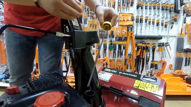 Видеообзор RedVerg RD-SB53/950BS: самоходный бензиновый снегоуборщик для дома и дачи смотреть онлайн