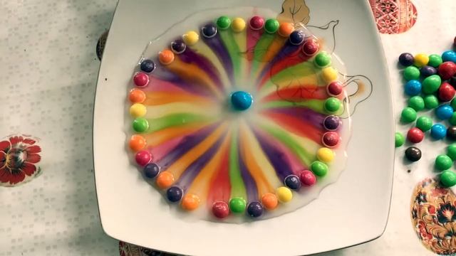 Skittles Science! Experience! Эксперимент со скиттлс, опыты для детей с конфетами скиттлс!