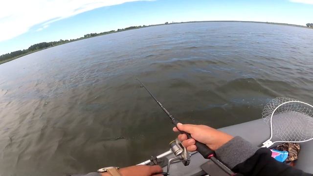 Ловля ЩУКИ на БЛЕСНУ! Nautilus Cross Blade Озеро Уткуль смотреть онлайн