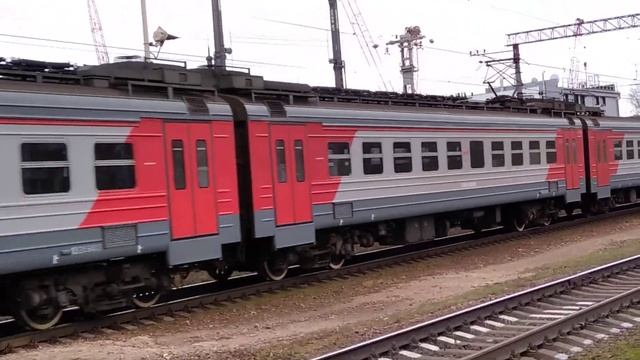 Электропоезд ЭД4М-450 прибывает на платформу Нагатинская. смотреть онлайн