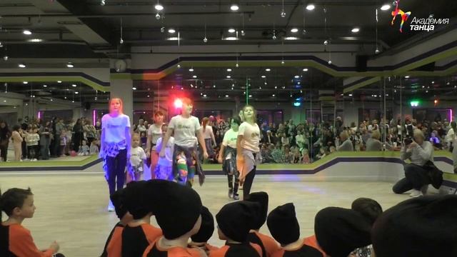 Zumba Kids. Группа 7-12 лет. Новый год в "Академии Танца" смотреть онлайн