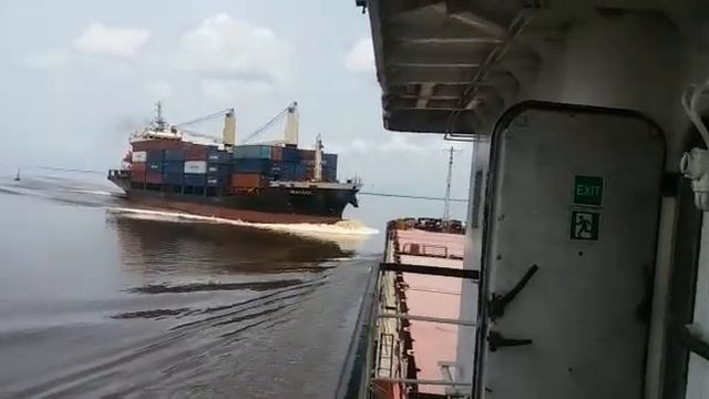 Столкновение т/х Jana с Контейнеровозом на реке Конго смотреть онлайн