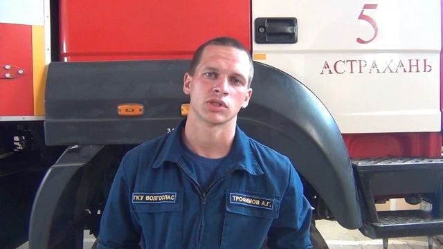 спасение тонувшей девочки на пляже в Астрахани смотреть онлайн