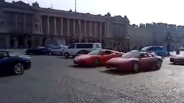 Rassemblement de Ferrari... plus autres supercar de la place Concorde смотреть онлайн
