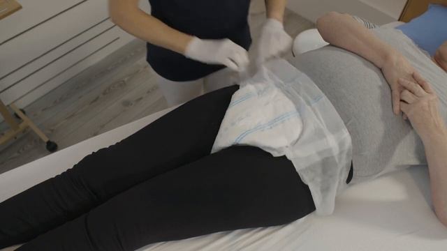 MoliCare Premium Slip– βίντεο εφαρμογής σε ύπτια στάση смотреть онлайн