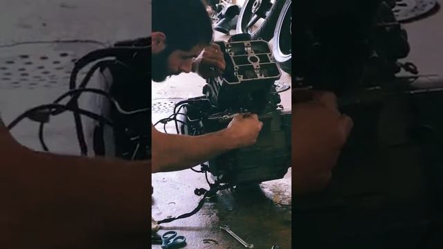 1999 TL1000R Cylinder head and piston removal смотреть онлайн
