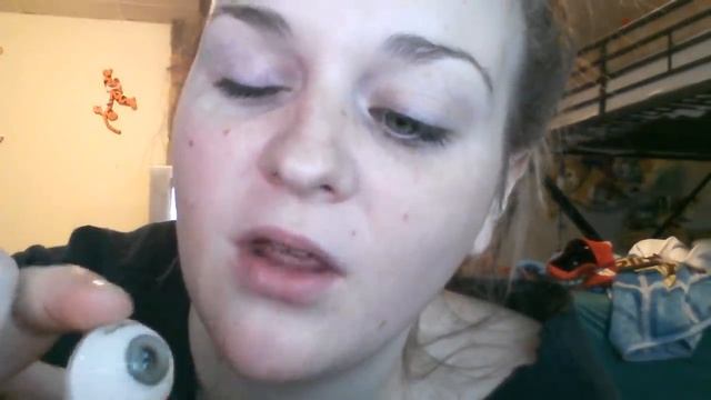 How to take out and put back in artificial eye. #2023shorts #eyes #forupage смотреть онлайн