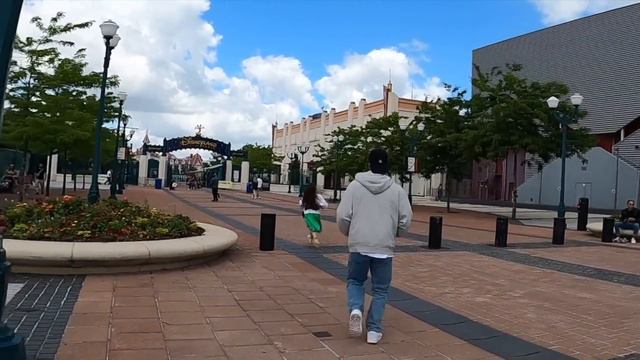 MILA WEINT IM DISNEYLAND 😭 | Nader Louisa смотреть онлайн