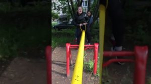 Девочке режет писю?