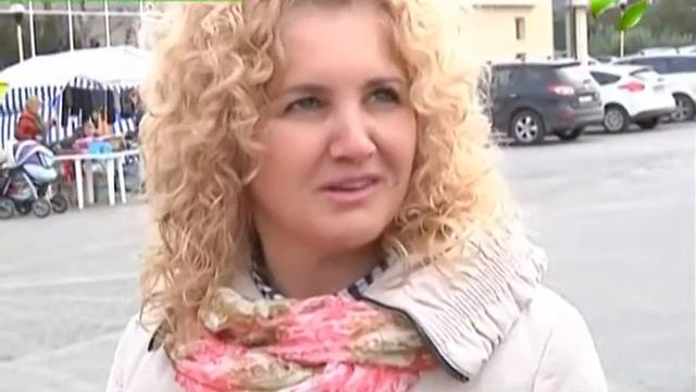 В Новом Уренгое прошла осенняя ярмарка тюменских товаров смотреть онлайн