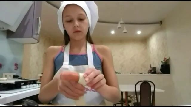 Сосиски в тесте и бантики с сахаром. смотреть онлайн