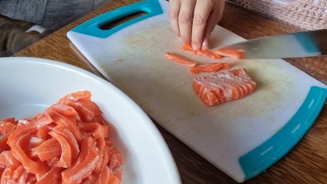 Витя солить рыбу для бутербродов/а я готовлю рыбное хе и шурпо???? смотреть онлайн