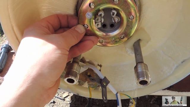 Из за чего пробивает током в ванной? Замена тена водонагревателя. смотреть онлайн