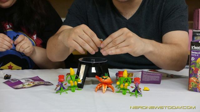 Unboxing K'Nex "Plants VS Zombies: Garden Warfare" Mystery Figures Series 4 смотреть онлайн