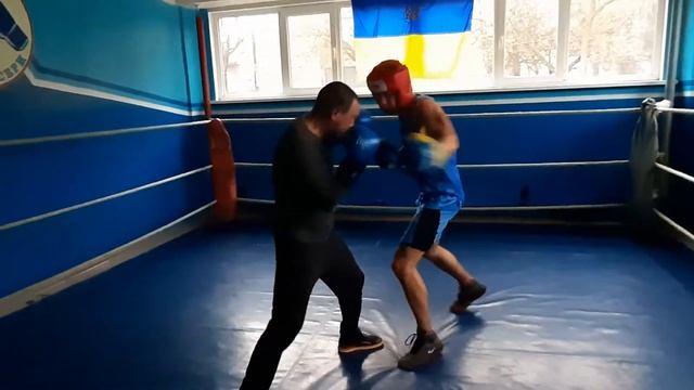 Бокс на разных дистанциях в Зале Бокса Колодия, Витя с Саней смотреть онлайн