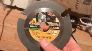 Диск пильный по дереву для УШМ Speedcutter в работе