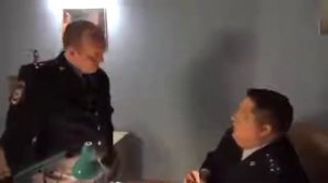 На случай важных переговоров.Часть-78.А змее пох.Это элюминаты.Ты знаешь,что это