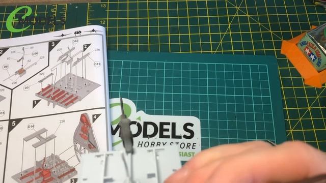 Airfix 1/24 Grumman F6F-5 Hellcat (#19004) Part 2: Cockpit Build & Paint смотреть онлайн
