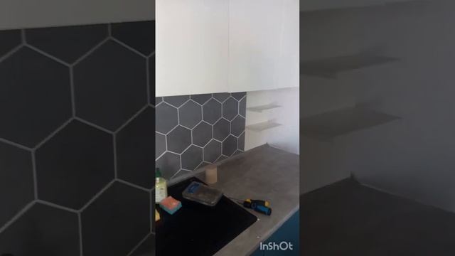 Полочка. Лайфхак. Когда не хватило плитки и надо закрыть кусок стенки. смотреть онлайн