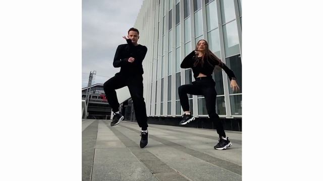 Пара очень круто танцует Шафл! смотреть онлайн