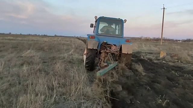 пахота трактора МТЗ 80 Беларус смотреть онлайн