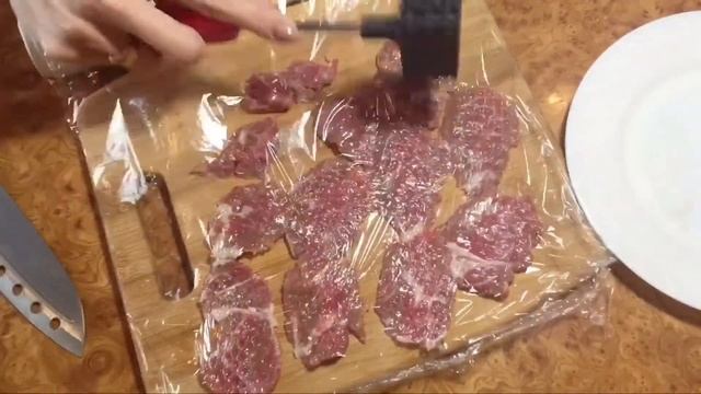 Тёплый салат с телятиной!Красивый, яркий и очень вкусный салат!) смотреть онлайн