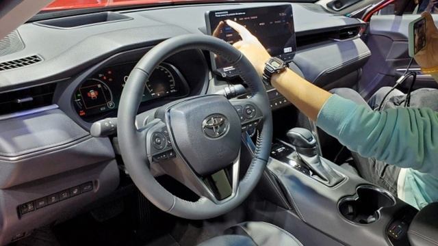 Cận cảnh SUV cỡ trung Toyota Venza 2023 mới tại đại lý biểu tượng giàu có một thời | THẾ GIỚI XE360 смотреть онлайн