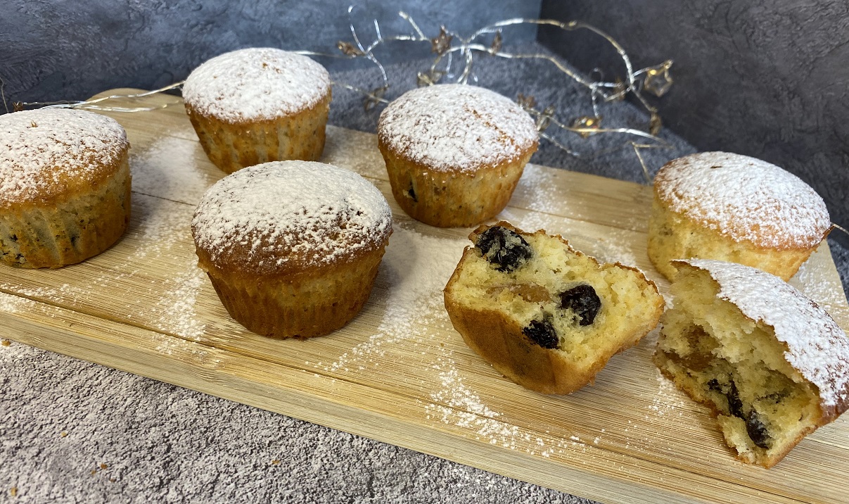 БЫСТРЫЕ КЕКСЫ с изюмом на СМЕТАНЕ, НЕЖНЕЙШИЕ И ПРОСТЕЙШИЕ