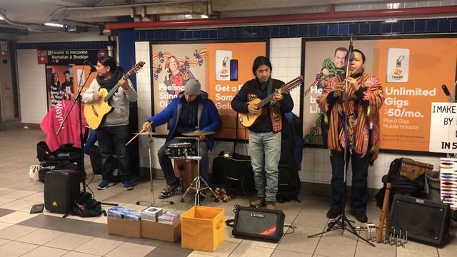 Обалденное музыкальное исполнение в Нью-Йоркском метро . Amazing musical performance in NYC subway. смотреть онлайн