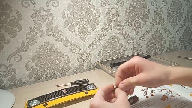 ВаЗ-2121 в масштабе 1:8. Сборка номера 2. смотреть онлайн