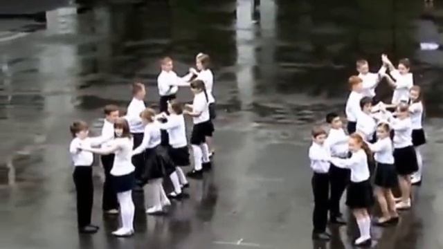 flash mob на выпускном 4 х классов(школа №108 г Москвы) смотреть онлайн