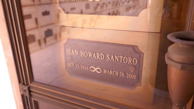 Actress Jean Howard Grave Hollywood Forever Cemetery Los Angeles California USA April 24, 2022 смотреть онлайн