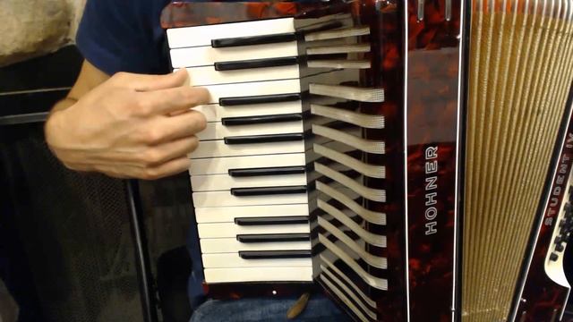 How to Play a 32 Bass Accordion - Lesson 8 - Introduction to 7th Chords - La Cumparsita смотреть онлайн