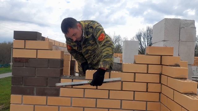 Строительство коттеджа из облицовочного кирпича и газосиликатного блока. Всё самое главное