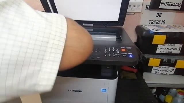 SAMSUNG 4072 COPIAS SALEN CON MANCHAS POSIBLE FALLA, COPIES COME OUT WITH SPOTS POSSIBLE FAILURE смотреть онлайн