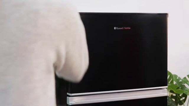 Russell Hobbs Fridge Freezer RH55TMFF143 Product Video смотреть онлайн
