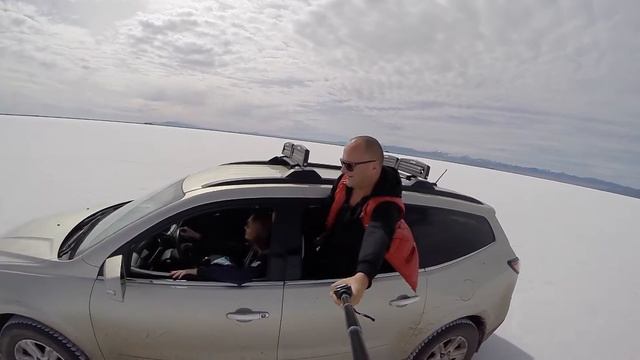 Солёное озеро в США (Bonneville Salt Flat) смотреть онлайн