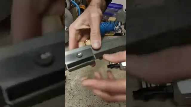 Прибивание крепежа ламелей кровати к металлическому профилю каленым гвоздем 2.2мм смотреть онлайн