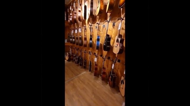 Shopping For A Guitar Gear At Guitar Center, Las Vegas! #guitarcenter #guitarcenterlessons #guitars смотреть онлайн