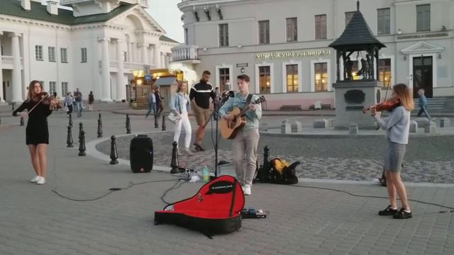 Макс Соколов стрит в Минске, экспериментирует с составом и инструментами смотреть онлайн
